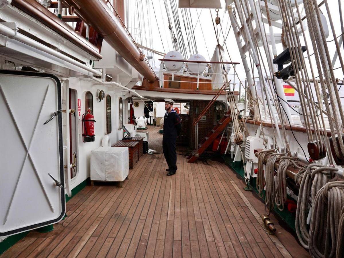 Princesa Leonor se embarca en el buque Elcano; estará en alta mar seis meses