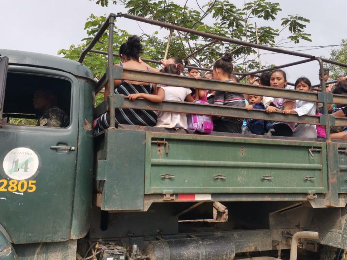 Sufrimiento, dolor e impotencia entre los afectados por la tormenta tropical Sara