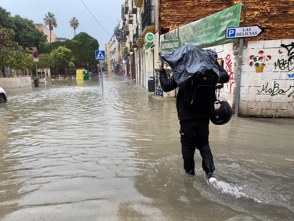 Así luce el centro de Málaga, España, tras las primeras lluvias de la DANA