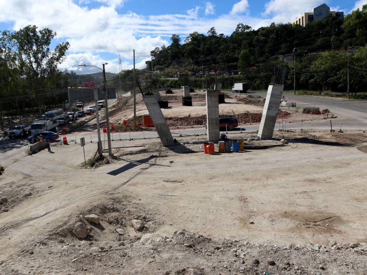 Así avanzan los trabajos de construcción de los puentes aéreos en Mateo