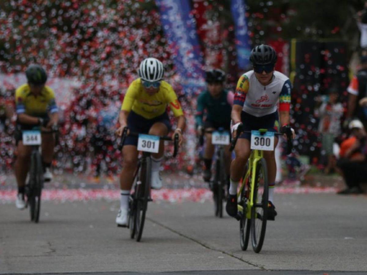 Adrenalina sobre ruedas: ¡Así inició la Vuelta Ciclística de EL HERALDO 2024!