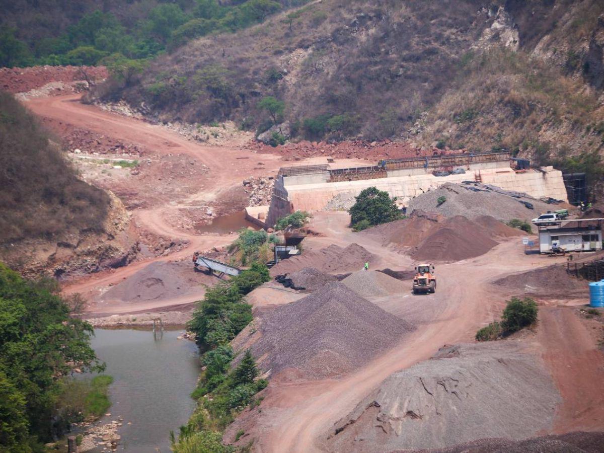 La alcaldía estima que el embalse que ayudará a mejorar la distribución de agua en la zona oriental del municipio estará lista en el 2025.