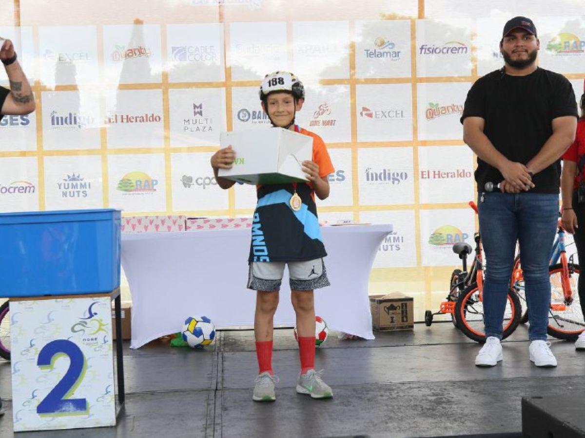 Momento de gloria: Así fue la entrega de premios a los ganadores de la Vuelta Ciclística Infantil 2024