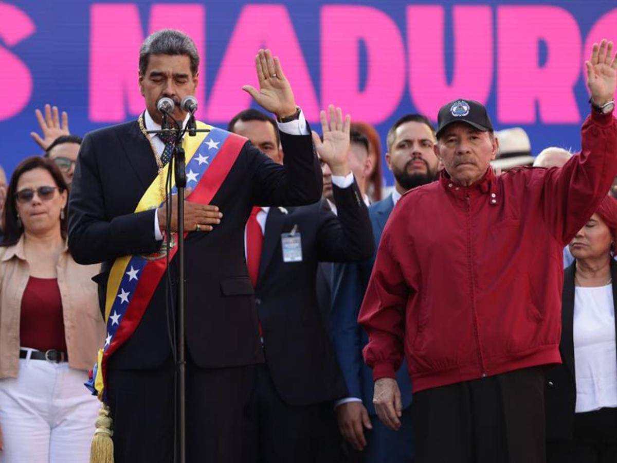 Lágrimas de impotencia y cadenas: venezolanos por el mundo protestan contra investidura de Maduro