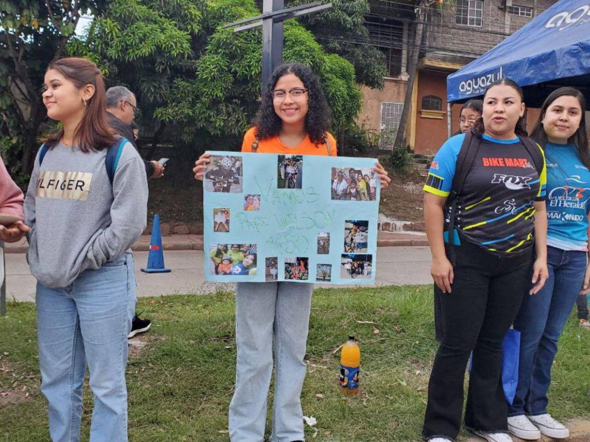 Familias apoyan a ciclistas en la Vuelta Ciclística EL HERALDO 2024