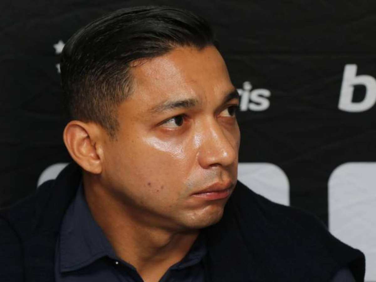 Emilio Izaguirre destruye a Santiago Montoya y defiende a Motagua: “Es mentiroso, no supo leer su contrato y es una persona poco profesional”