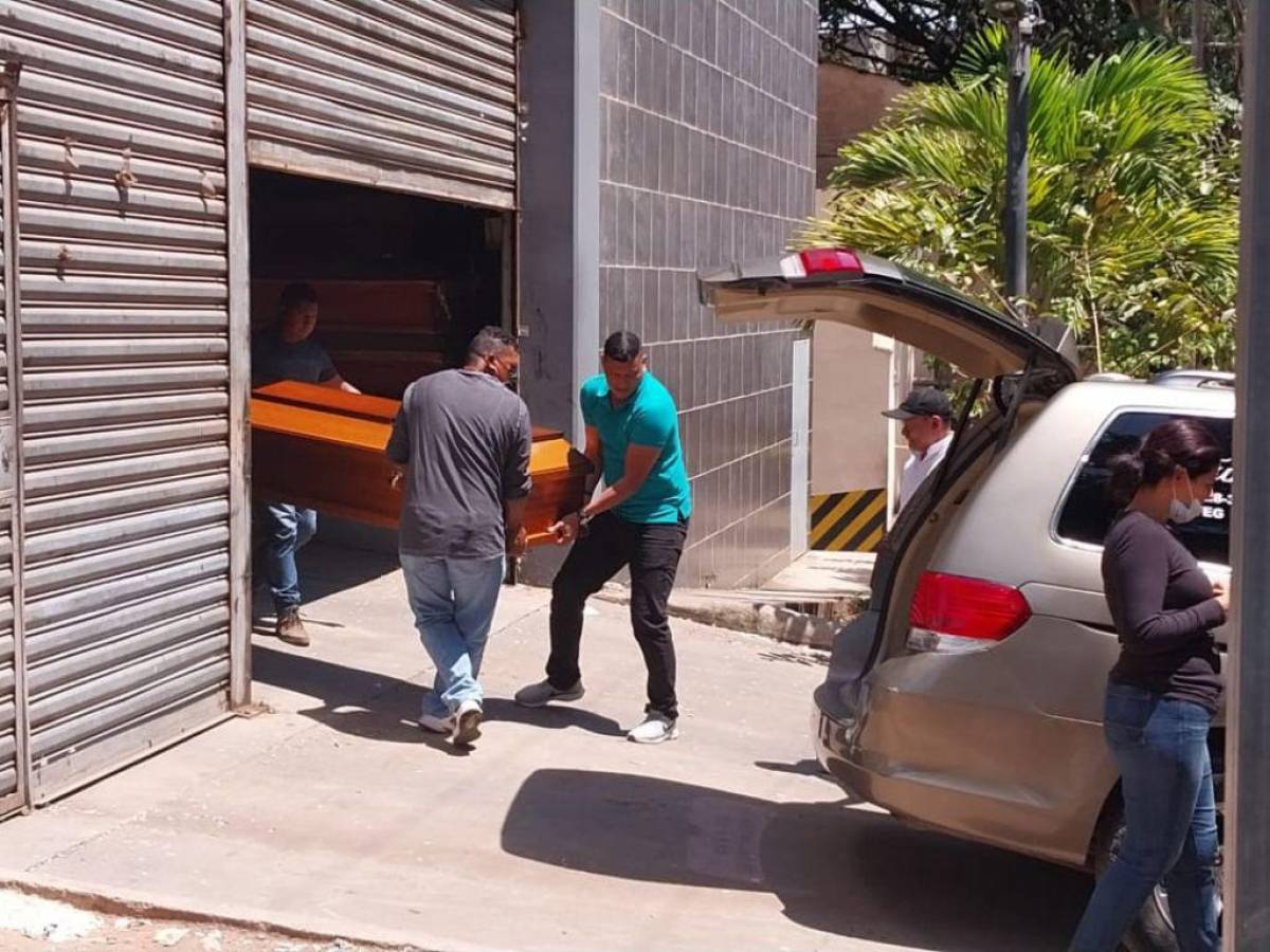 Con tristeza y dolor, familiares retiran restos de joven atropellado por vehículo que se dio a la fuga en Sabanagrande