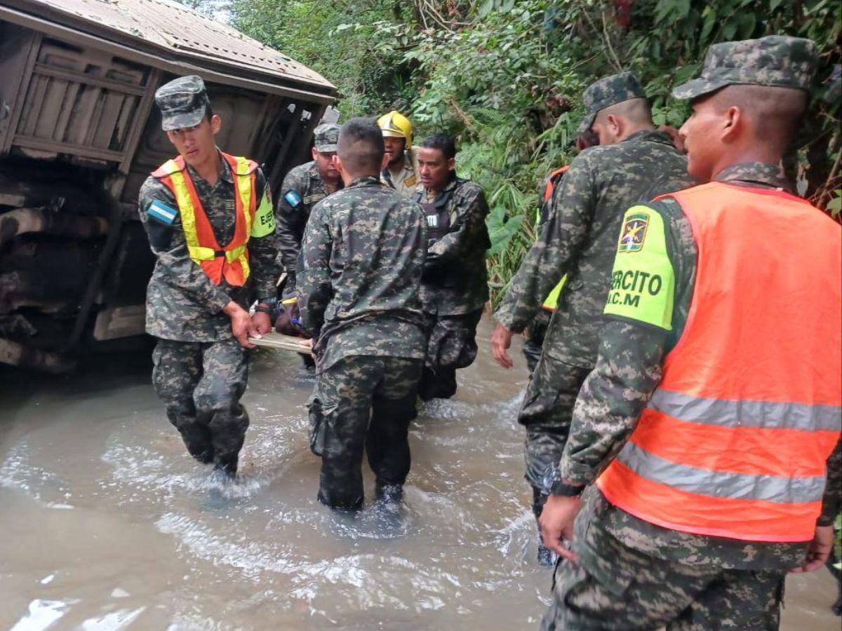 Las labores de rescate tuvieron un alto grado de complejidad a raíz de la complicada situación de la zona en donde ocurrió el fatal accidente.