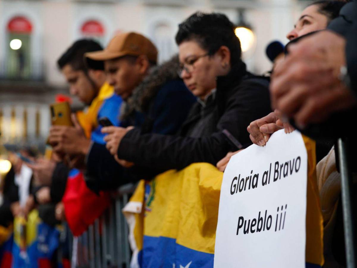 Del mundo a Caracas, protestas presionan régimen de Maduro a un día de toma de posesión