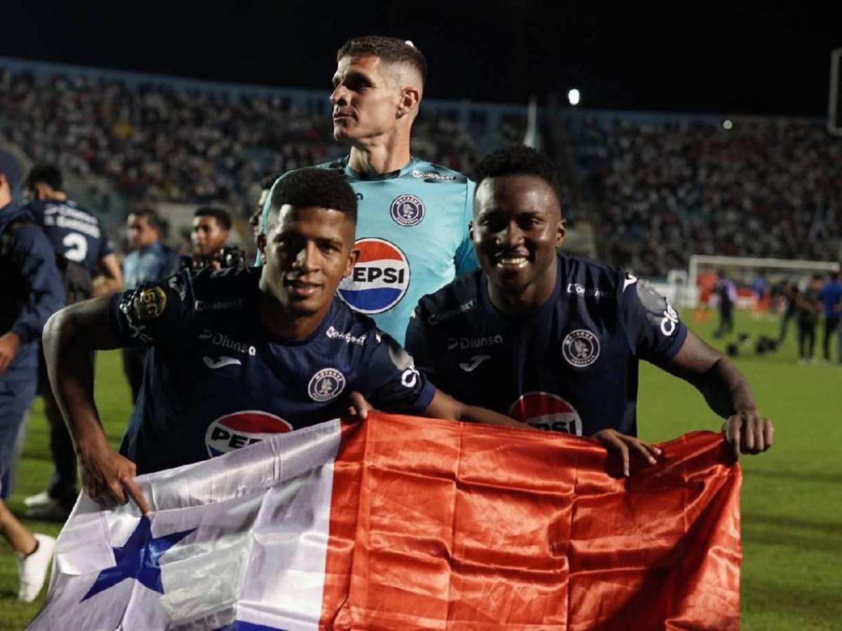 Rubilio Castillo: “Me pueden decir el boxeador campeón, edítenme esa foto con la copa”