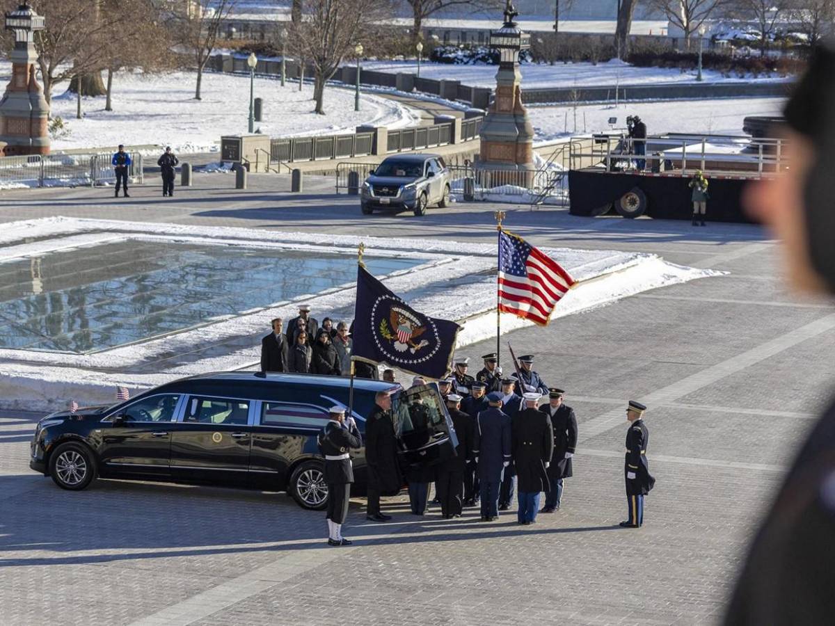 Jimmy Carter recibe homenajes póstumos en su funeral de Estado en Washington