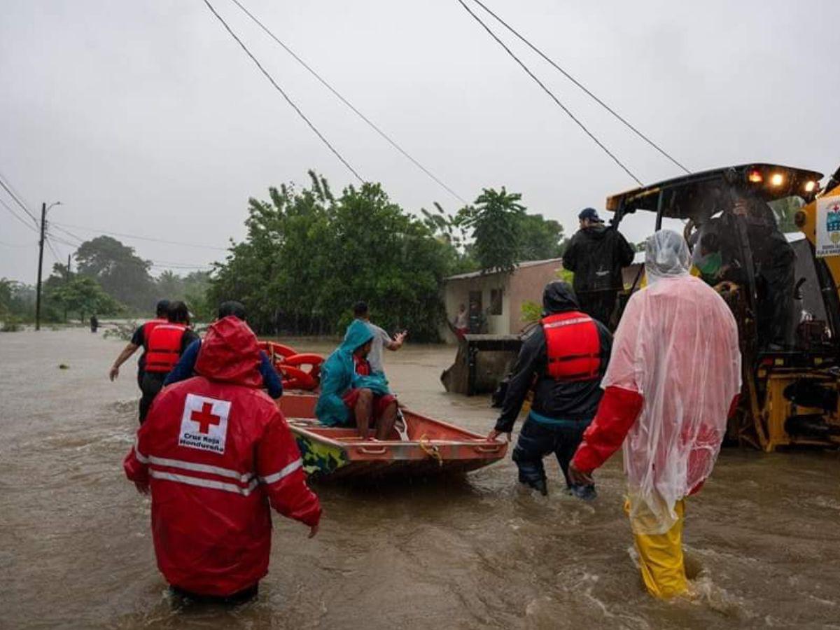 Sufrimiento, dolor e impotencia entre los afectados por la tormenta tropical Sara