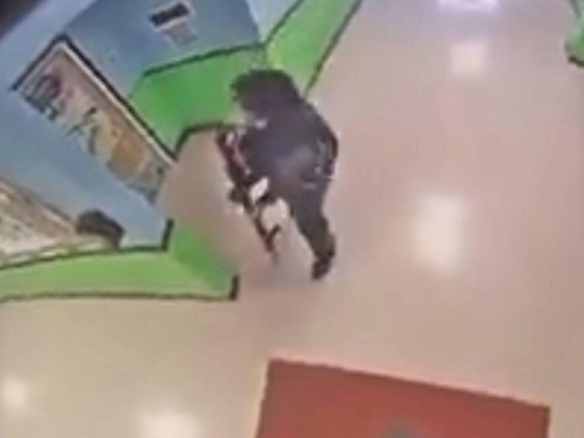 Divulgan video del tiroteo en escuela de Uvalde donde murieron 21 personas