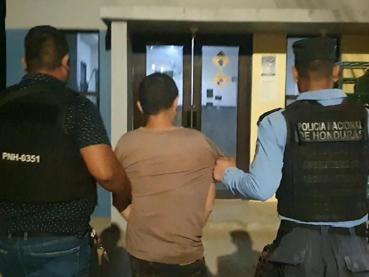 Hombre mató, enterró y luego desenterró cuerpo de su esposa para quemarlo en Yoro