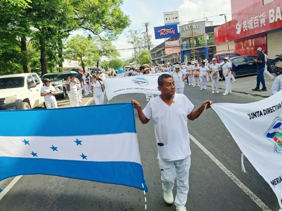 Enfermeros auxiliares regresan a las calles; Sesal incumplió