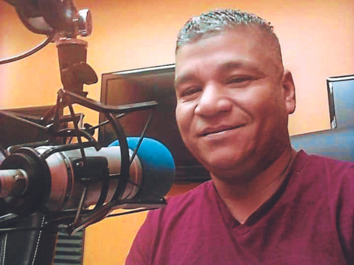 Asesinan a Carlos Peralta, reconocido taxista y locutor en La Ceiba