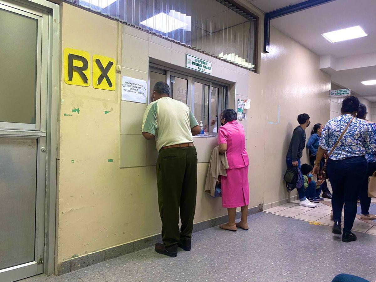 Inservibles máquinas de rayos X del IHSS en barrio La Granja