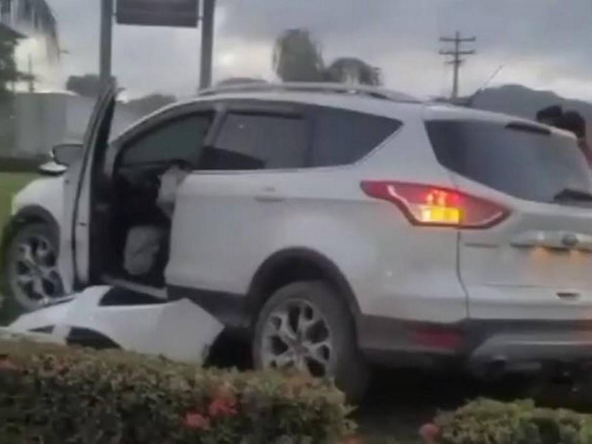 Destrozos que dejó accidente entre dos vehículos en Puerto Cortés por alta velocidad