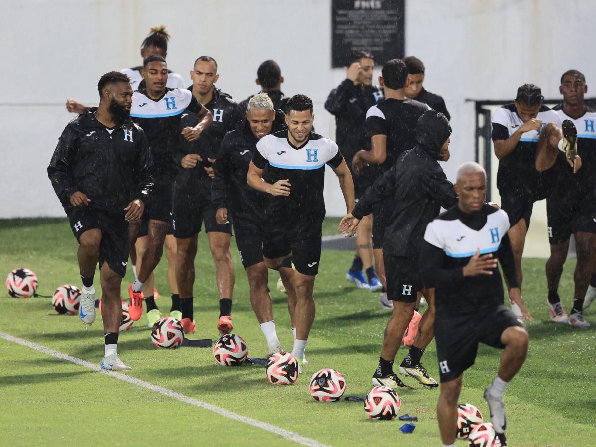 Honduras entrena bajo la lluvia previo al juego ante México por la Nations League