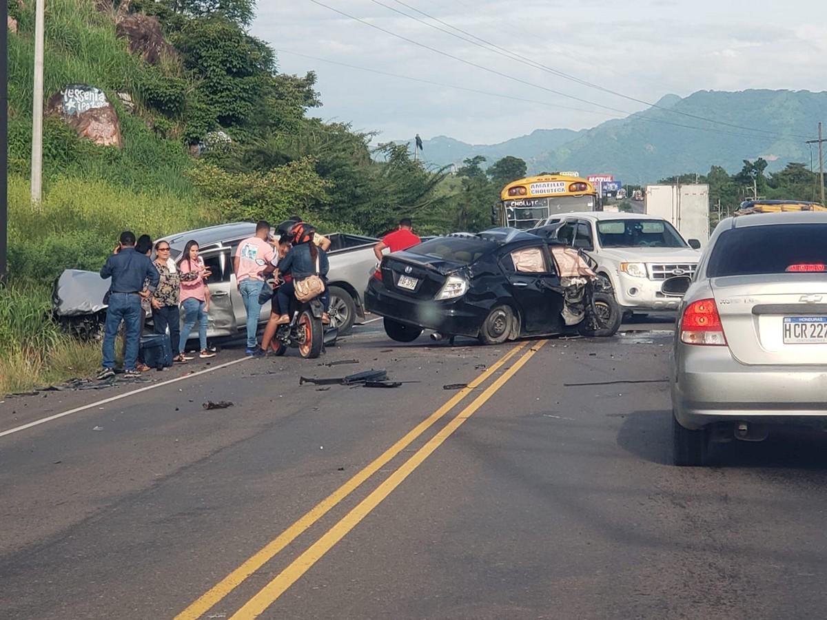 Así quedó la escena en plena carretera luego de la tragedia que cobró una vida.