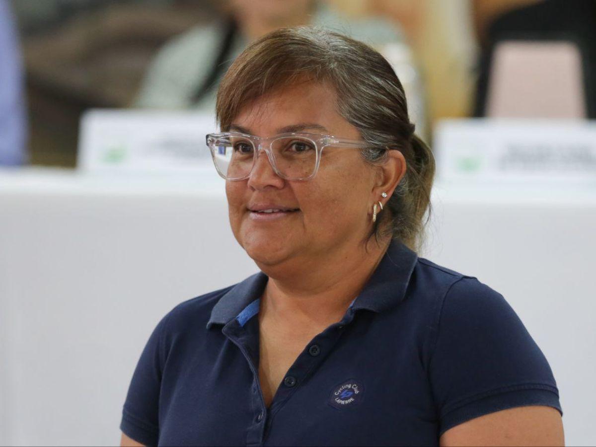 Gennie Flores, gerente de Mercadeo de Cerámicas y Revestimientos.