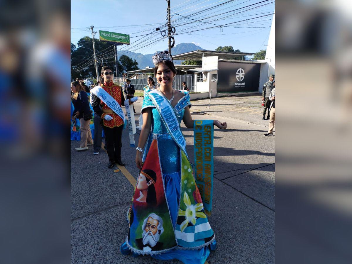 Los menores deslumbraron con trajes alusivos a los próceres, símbolos patrios y otros elementos que nos hacen sentir orgullosos de ser hondureños.