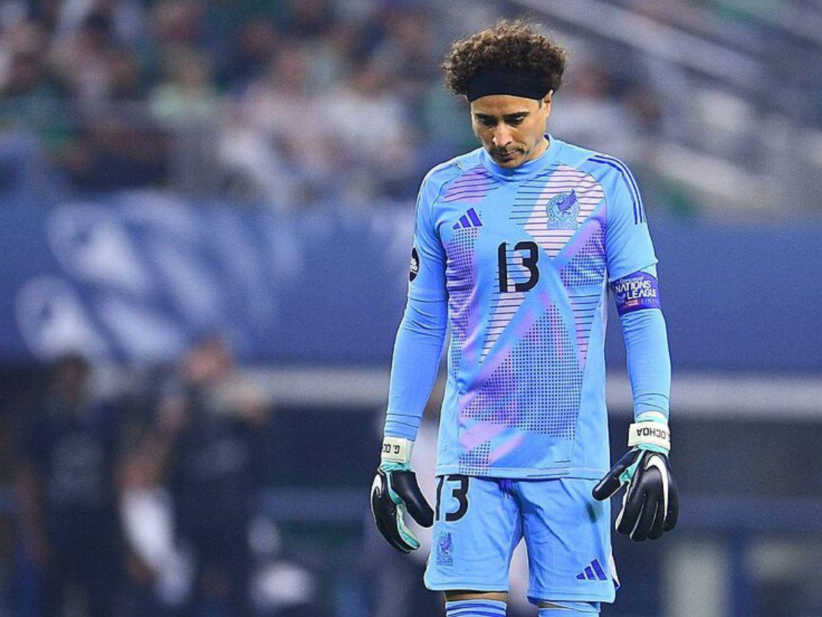 Las caras de Memo Ochoa tras caer derrotado en el Honduras vs México