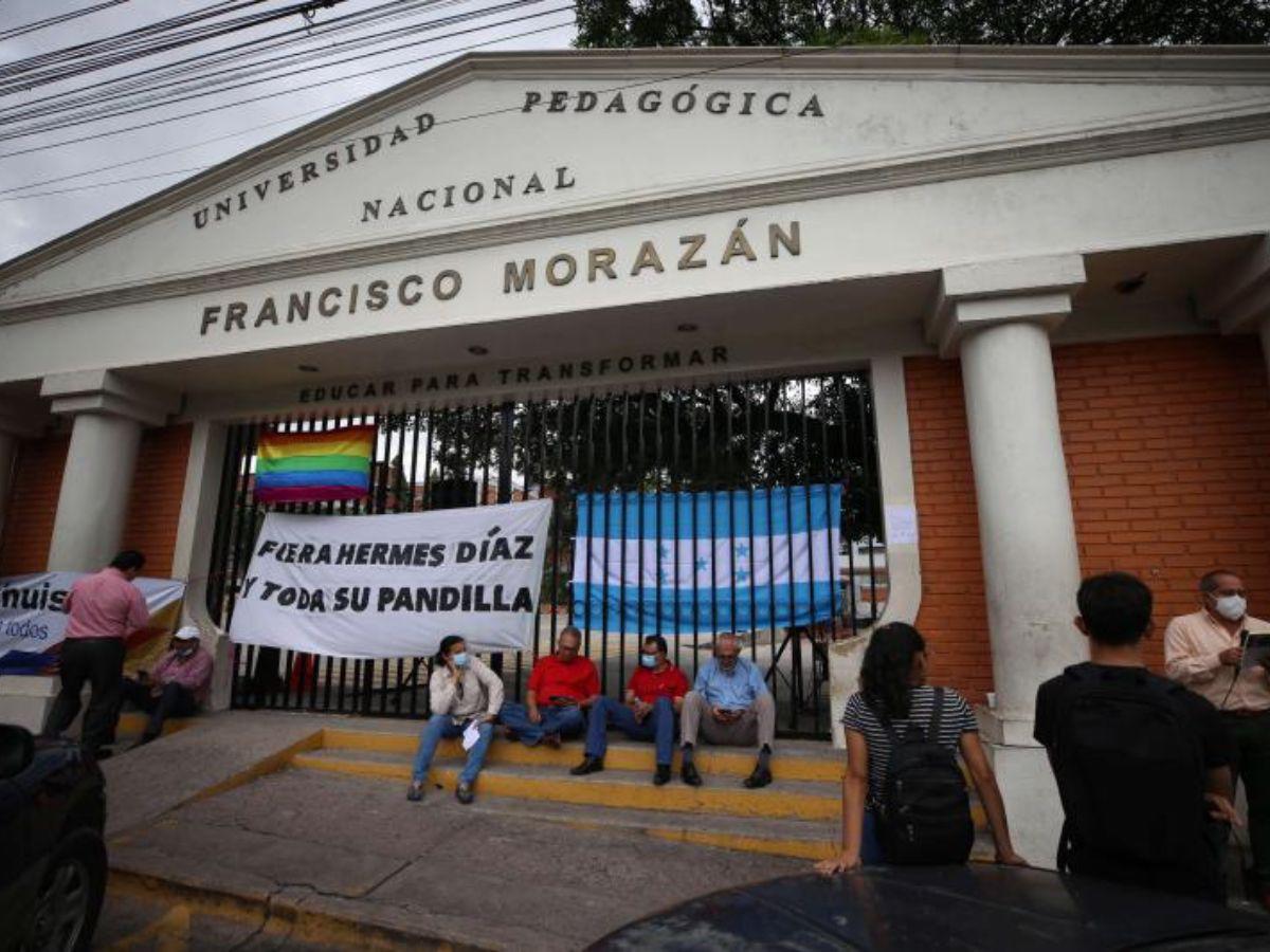 Exrectores de la Universidad Pedagógica instan a resolver conflicto