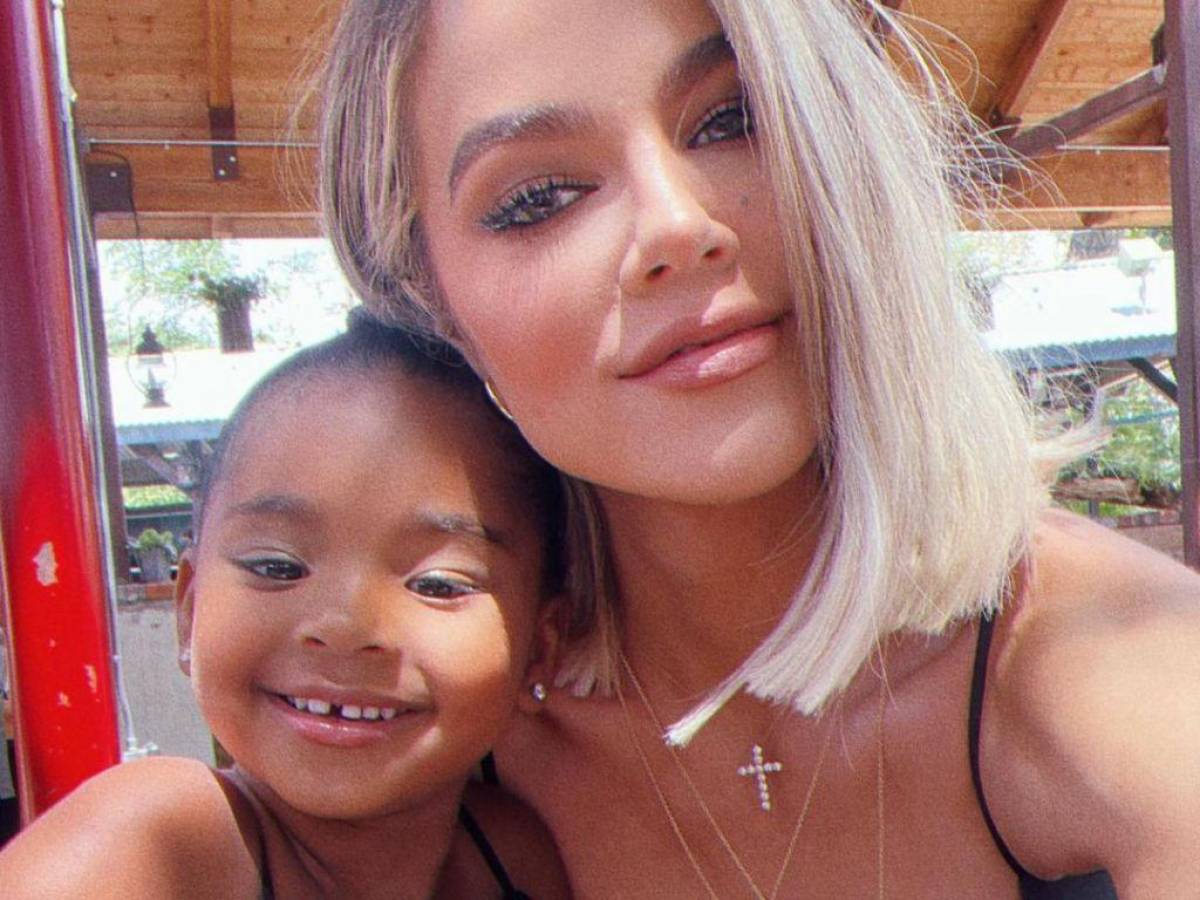 Khloé Kardashian presenta a su segundo bebé