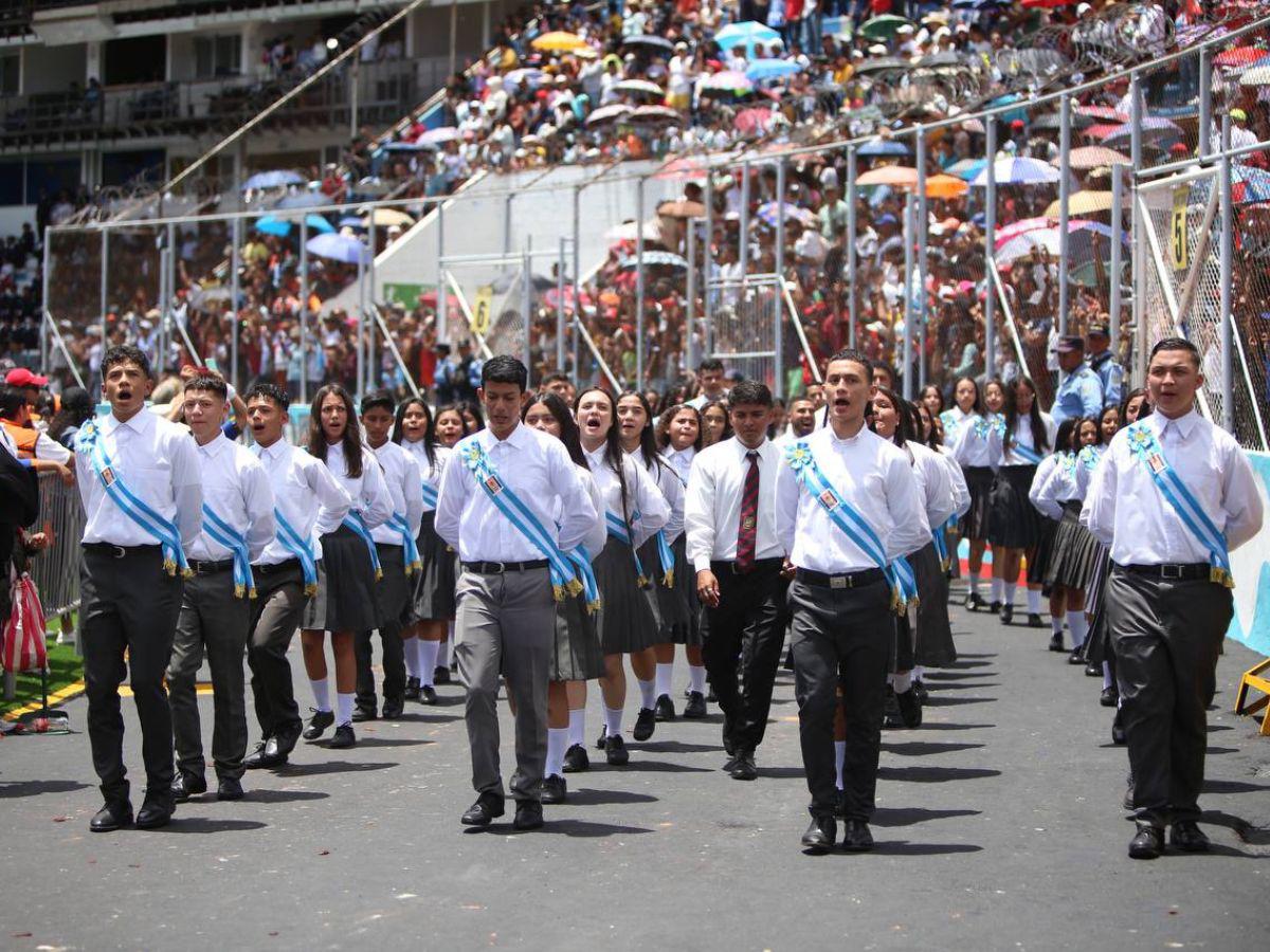 Listado de los 73 colegios que desfilarán el 15 de septiembre en la capital