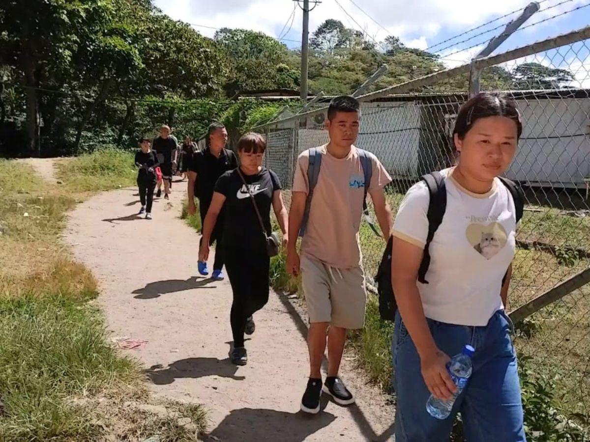 En la caravana de migrantes extranjeros de paso por Honduras hay ecuatorianos, haitianos, chinos, vietnamitas, afganos y de muchos países y de todas las edades.