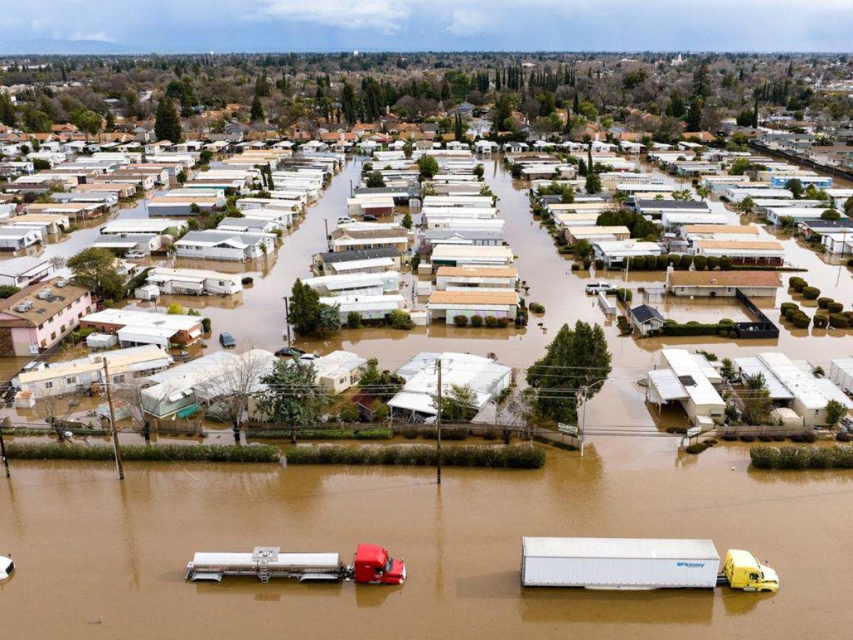 Los estragos de las fuertes tormentas que dejan muertos y desaparecidos en California, EE UU