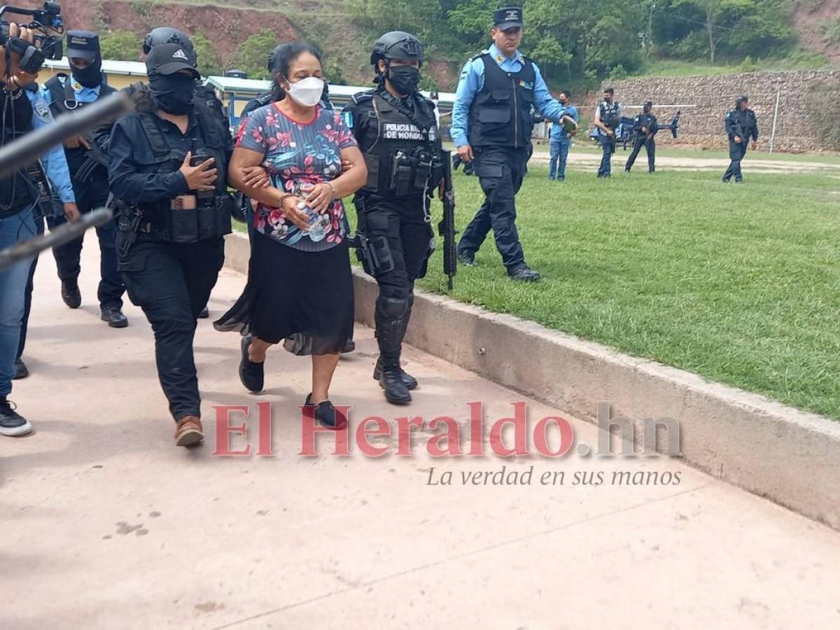 Trasladan a Herlinda Bobadilla a Los Cobras tras capturarla en Colón