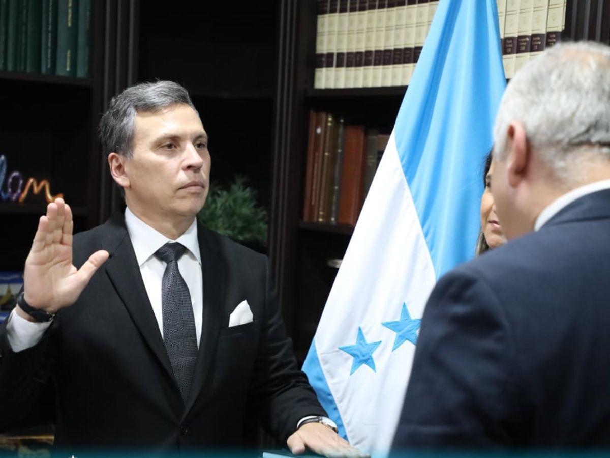 Imagen de archivo cuando Carlos Aguilar fue nombrado embajador de Honduras en las Naciones Unidas, con sede en Ginebra, en octubre de 2022.