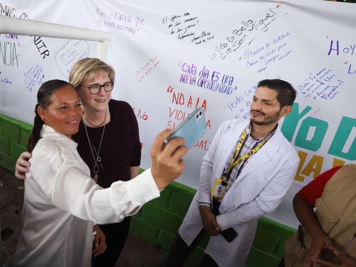 Laura Dogu encabeza inauguración de remodelado centro de salud en colonia San Miguel