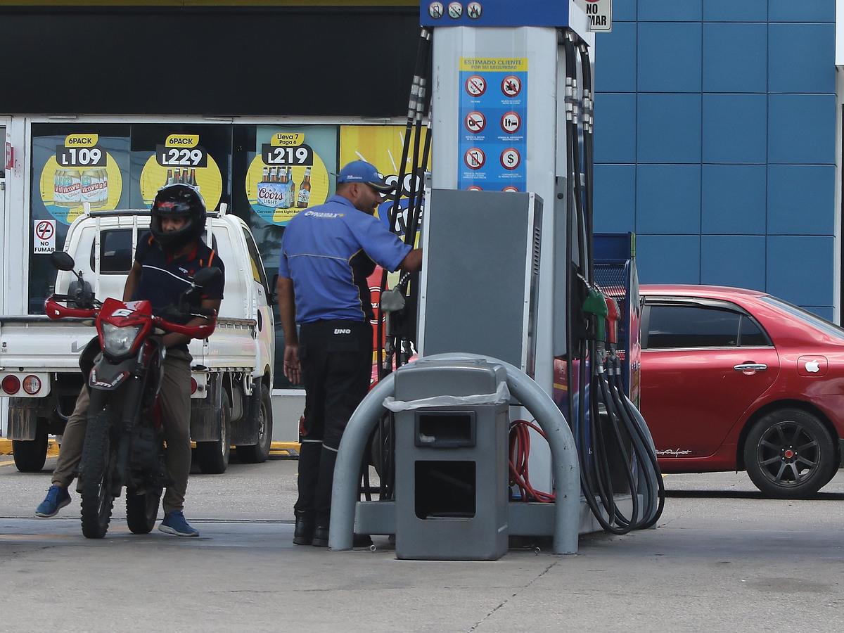 Galón de gasolina superior 97 octanos acumula dos rebajas por L 2.78