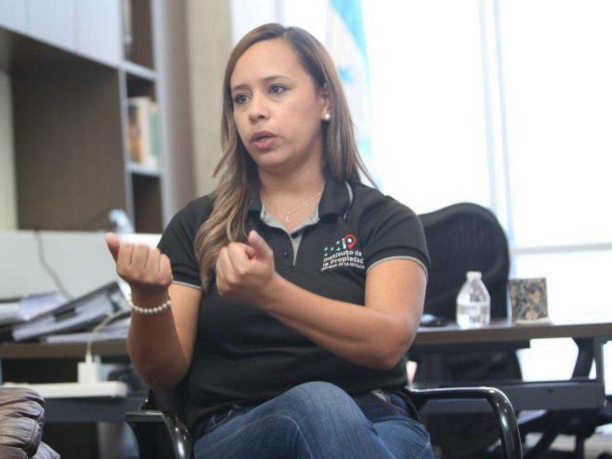 Destituyen a Lucy Salgado como secretaria ejecutiva del IP