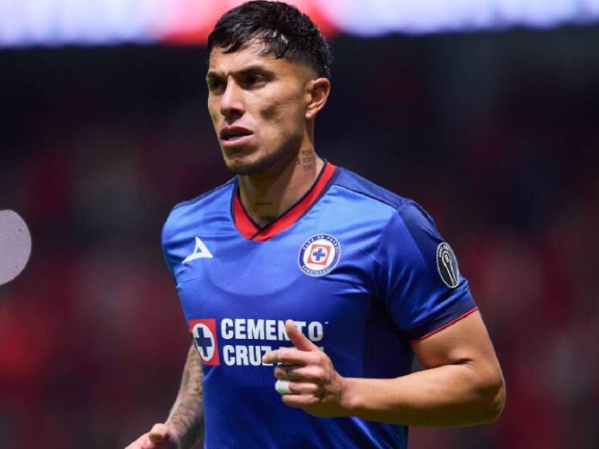 Carlos Salcedo se despide de Cruz Azul tras asesinato de su hermana y llegaría a la MLS