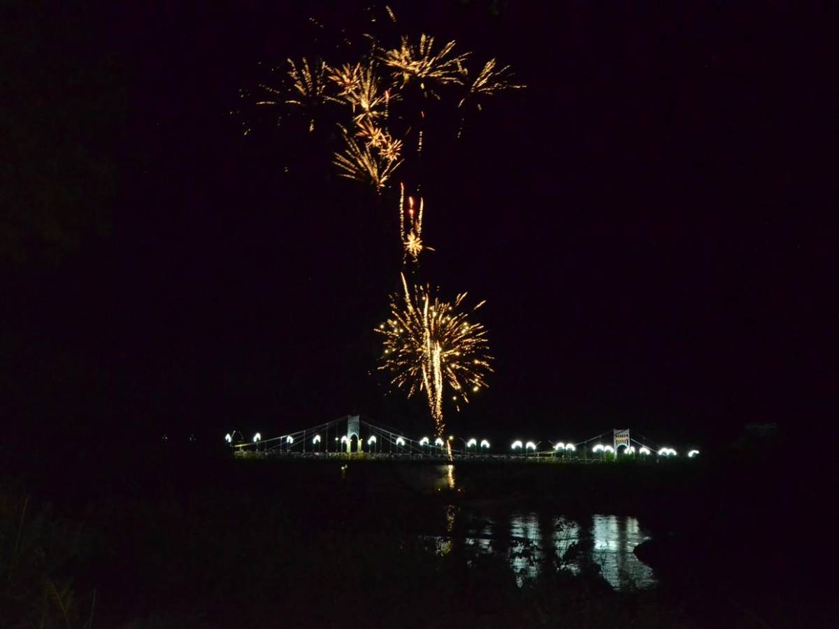 Así luce el icónico puente Choluteca con la llegada de Navidad