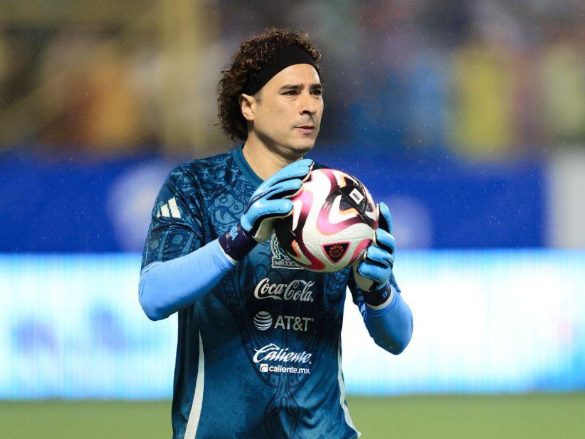 Las caras de Memo Ochoa tras caer derrotado en el Honduras vs México