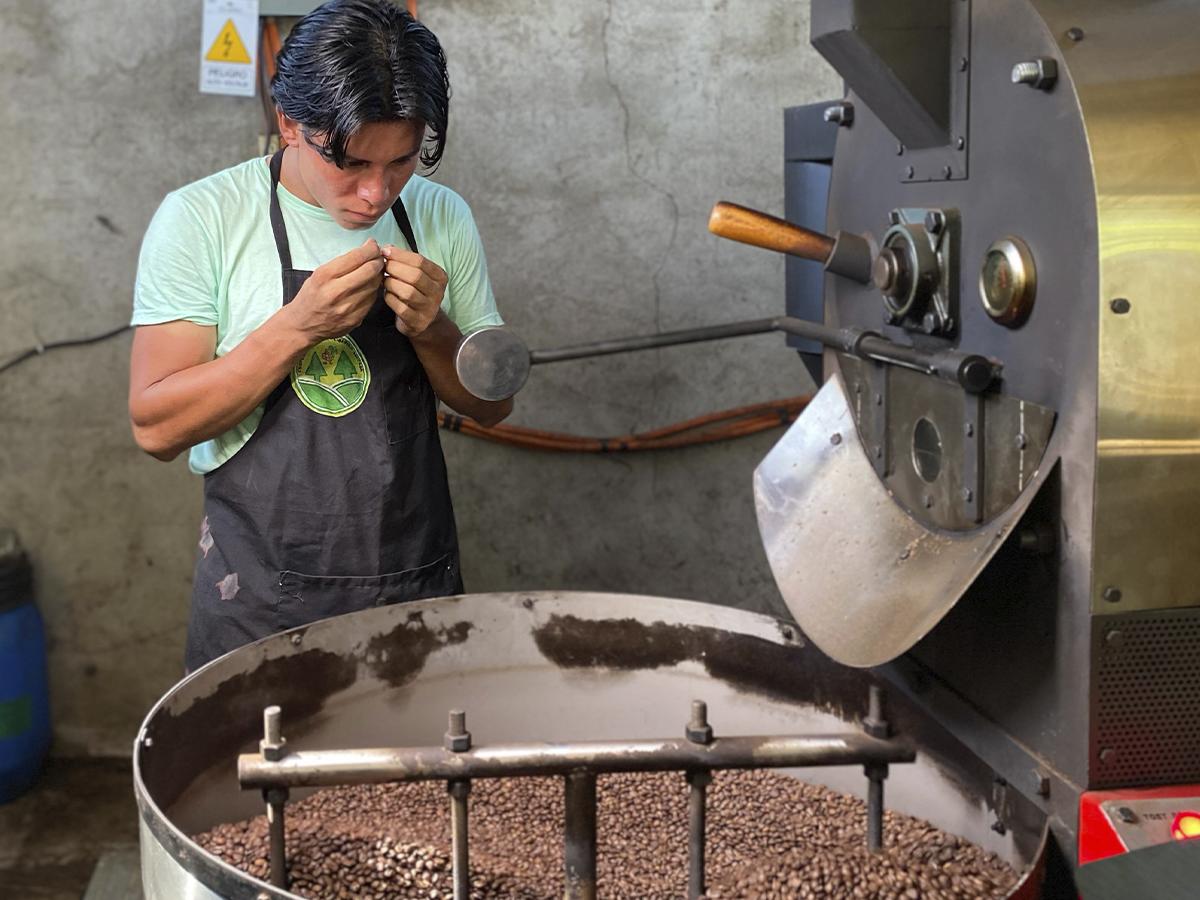 <i>La mejora en la capacidad de tostado ha duplicado la producción de café, garantizando calidad y eficiencia.</i>