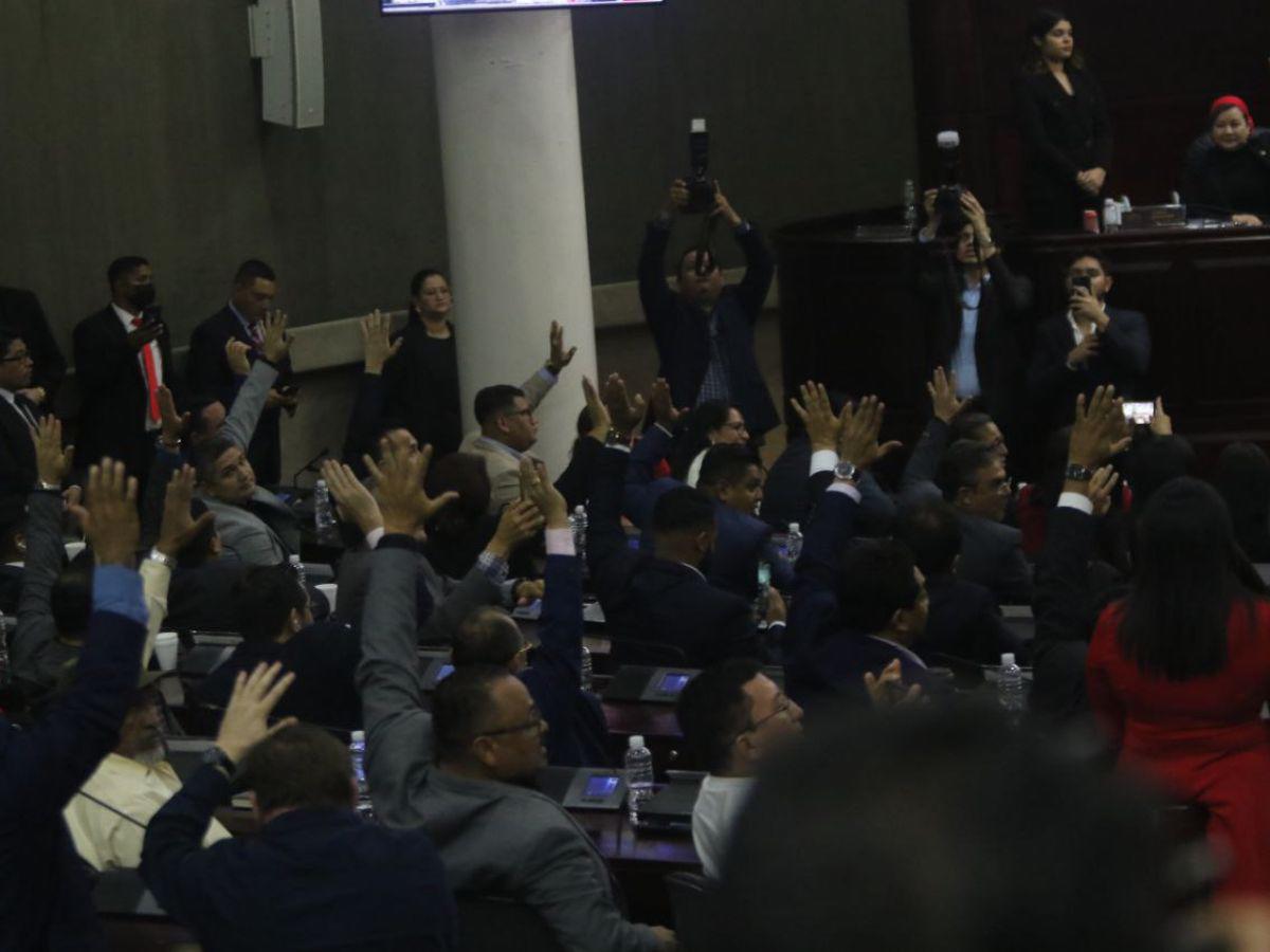 Oposición en el Congreso rechaza aprobar a matacaballo nueva Ley Tributaria