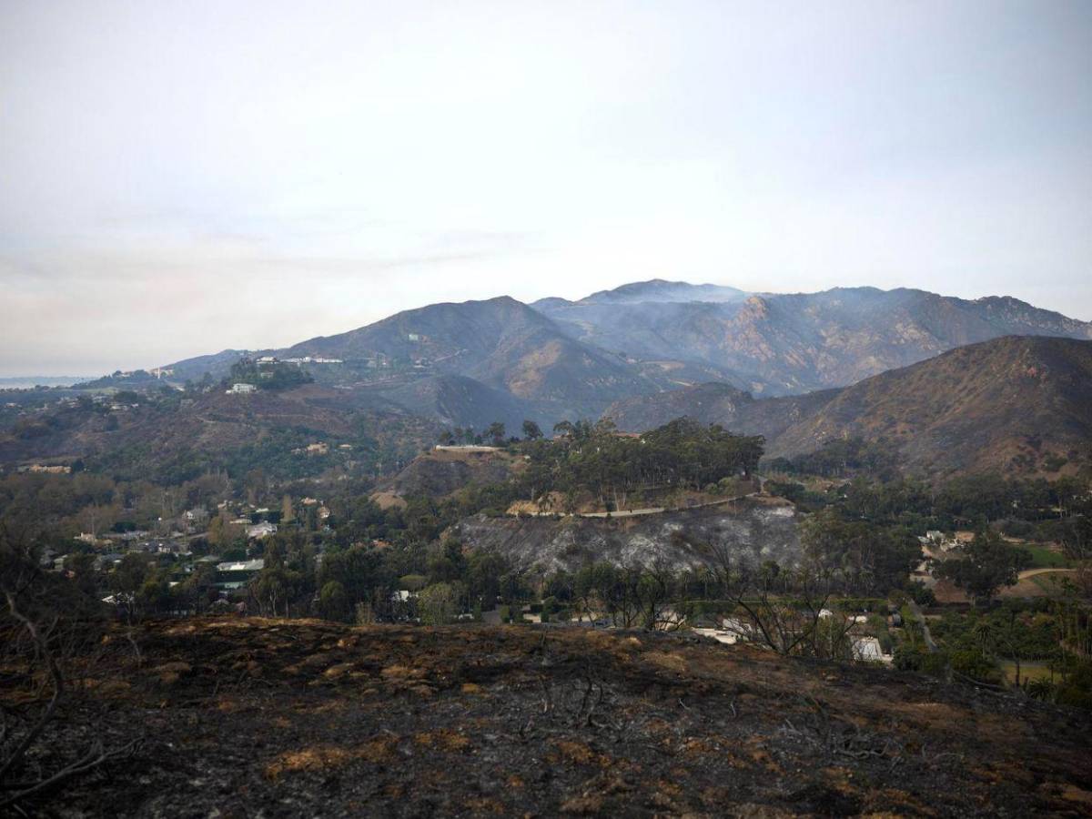 Incendio en Malibú: fuertes vientos propagan sin control las llamas