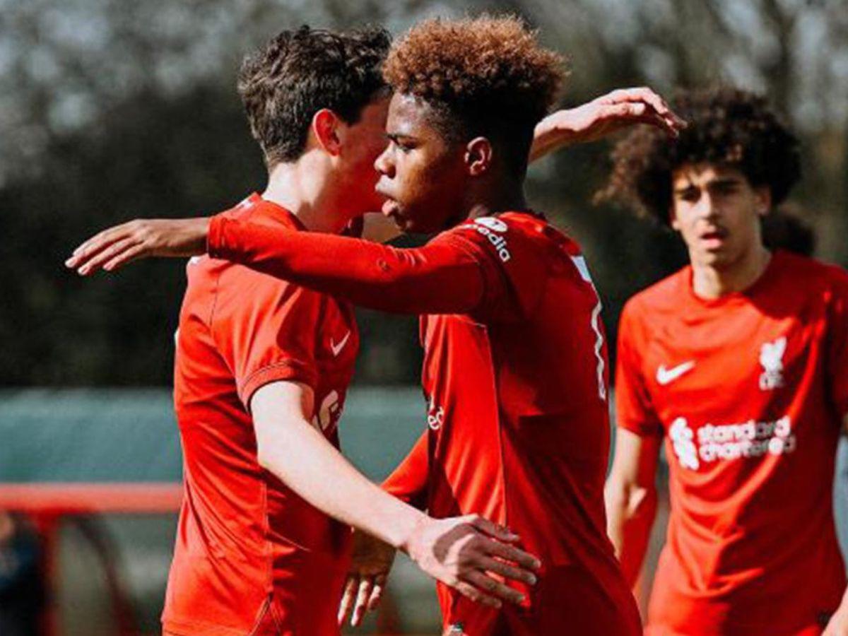 Keyrol Figueroa firma su tercer hat-trick para darle el triunfo al Liverpool Sub-18