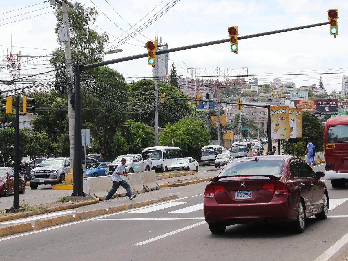 En 27 puntos del Distrito Central instalan nuevo sistema de semáforos