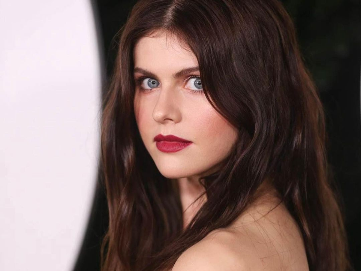 Alexandra Daddario anuncia que está embarazada