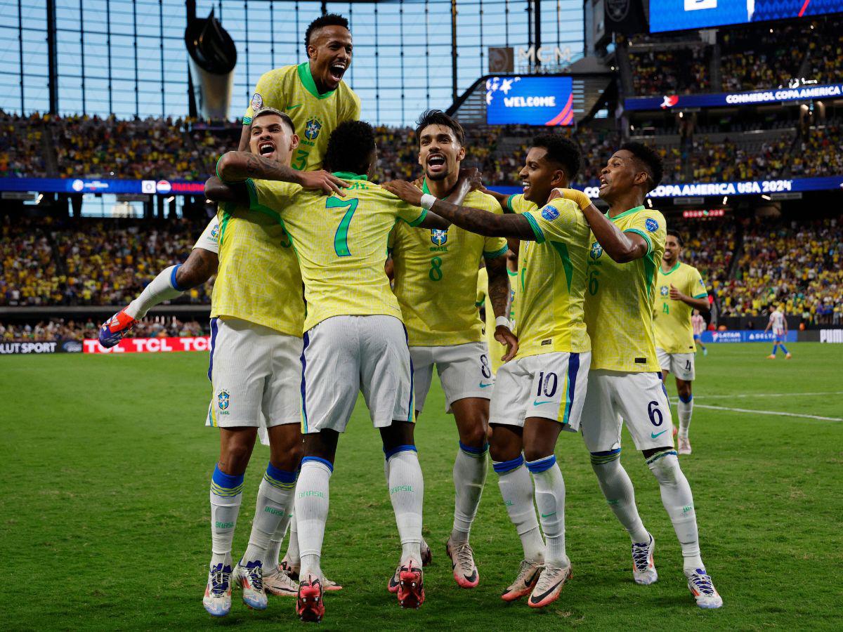 Brasil recupera la memoria y golea 4-1 a Paraguay