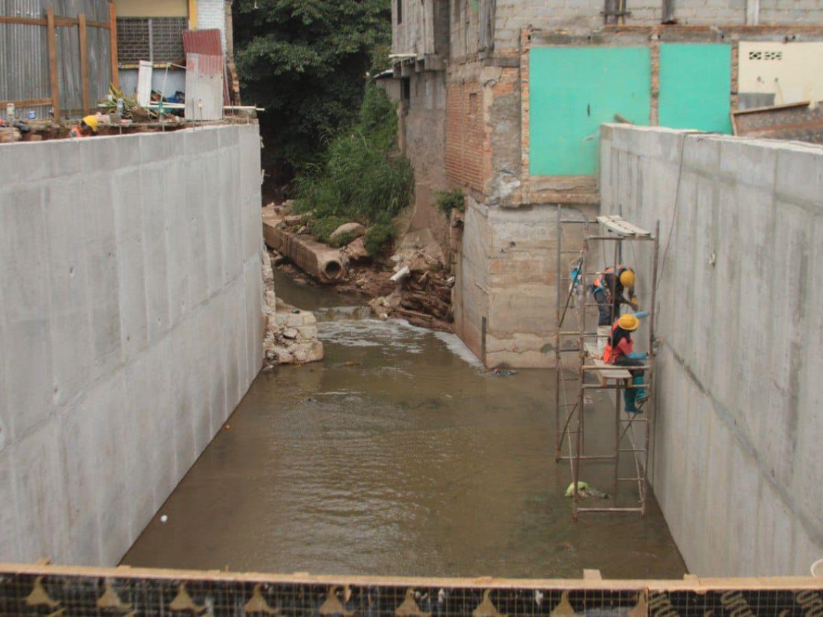 A pesar de las lluvias, siguen las obras de mitigación en Los Jucos