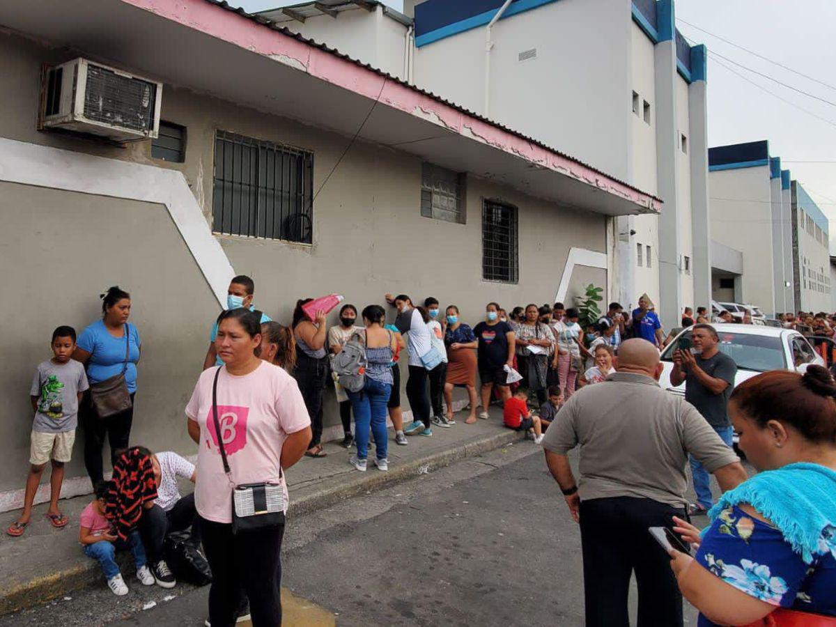 Puertas del Hospital Leonardo Martínez fueron liberadas, luego de llegar a acuerdos