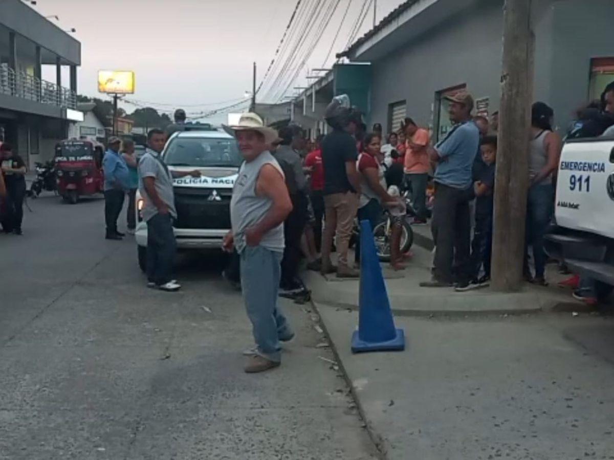 Varios vecinos del lugar se mostraron consternados ante el hecho violento.